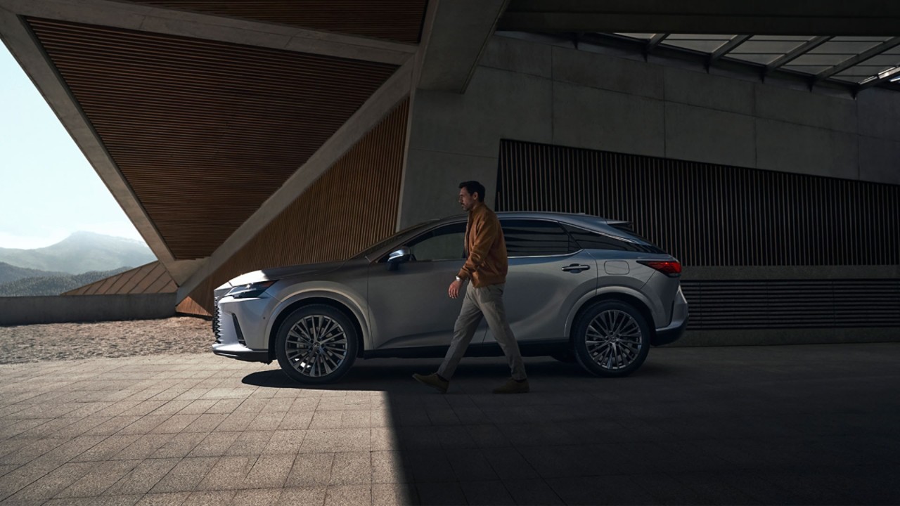 2023-lexus-rx-stay-ahead-gallery-12-1920x1080