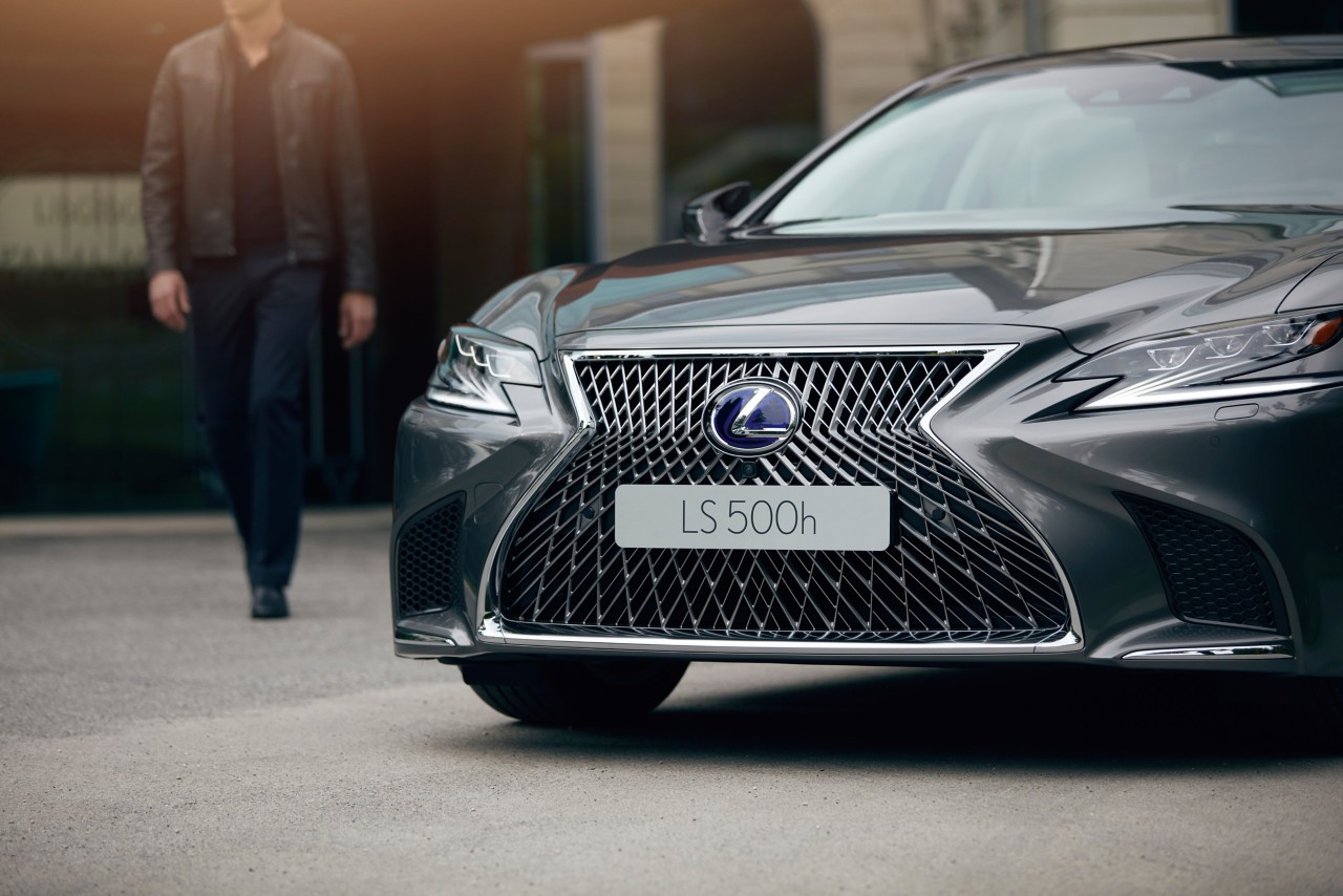 КОМПЛЕКС СИСТЕМ АКТИВНОЙ БЕЗОПАСНОСТИ LEXUS SAFETY SYSTEM + A