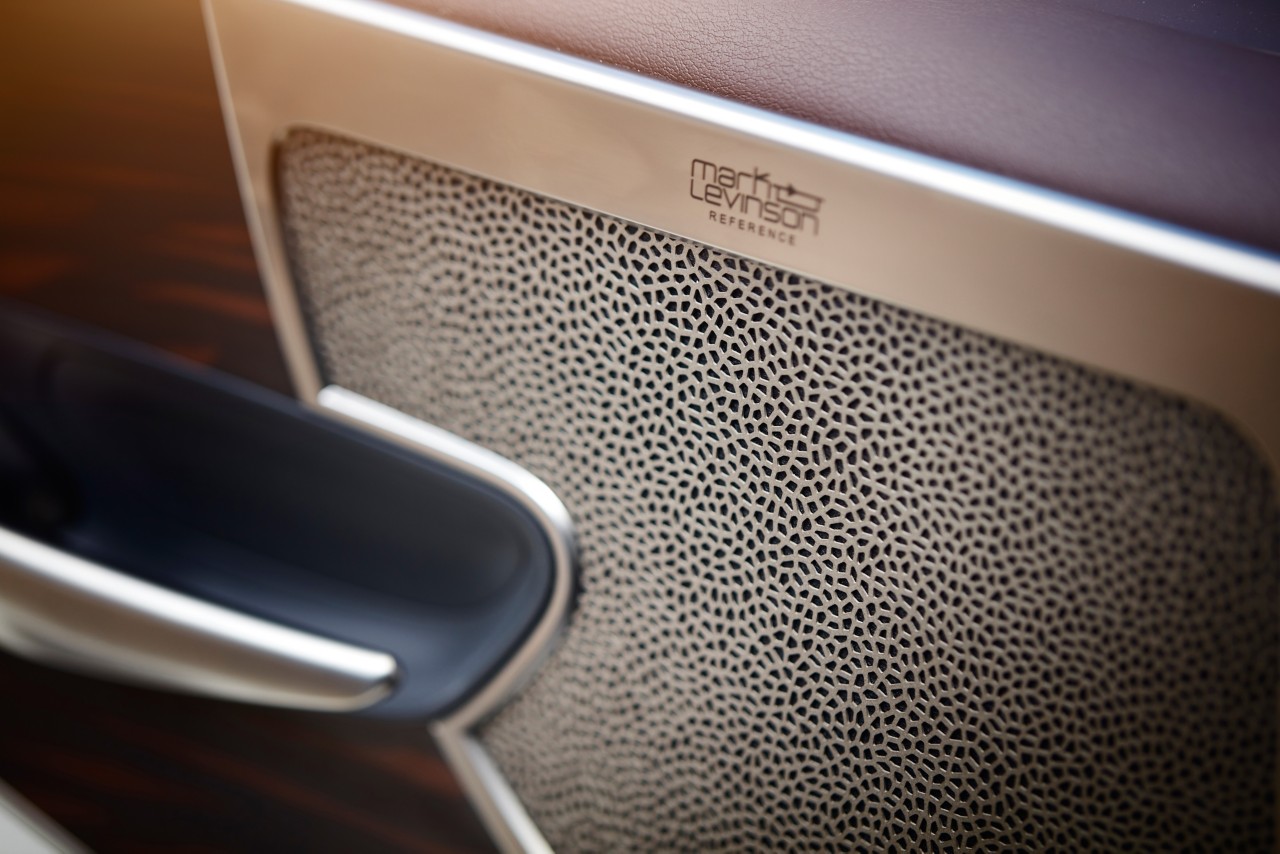 АУДИОСИСТЕМА ОБЪЕМНОГО ЗВУЧАНИЯ MARK LEVINSON®